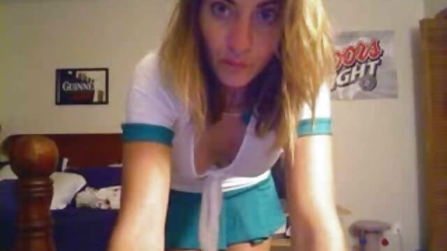 ポルノ登録なし  薄い金髪の摩擦や指の上にベッド 女性 向け アダルト ビデオ